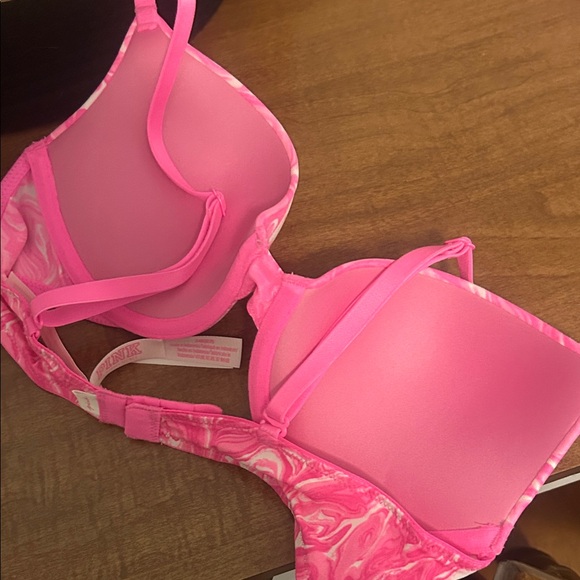 PINK Victoria's Secret Marble Swirl Bra in Pink and White - Picture 5 of 5